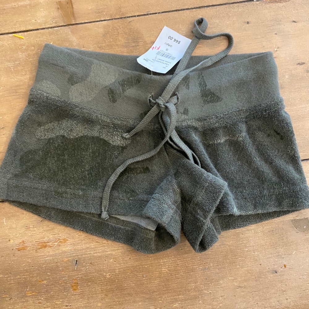 NWT Girls SM HARD TAIL CAMO shorts